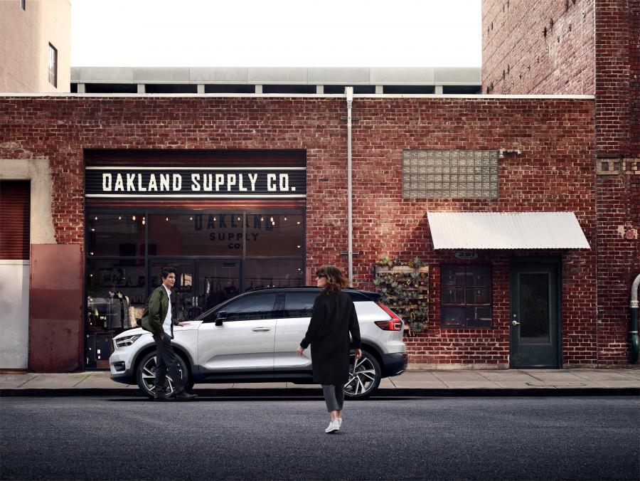  Volvo XC40 T5 R-Design 2017 года  (WW) (фото 9 из 68)